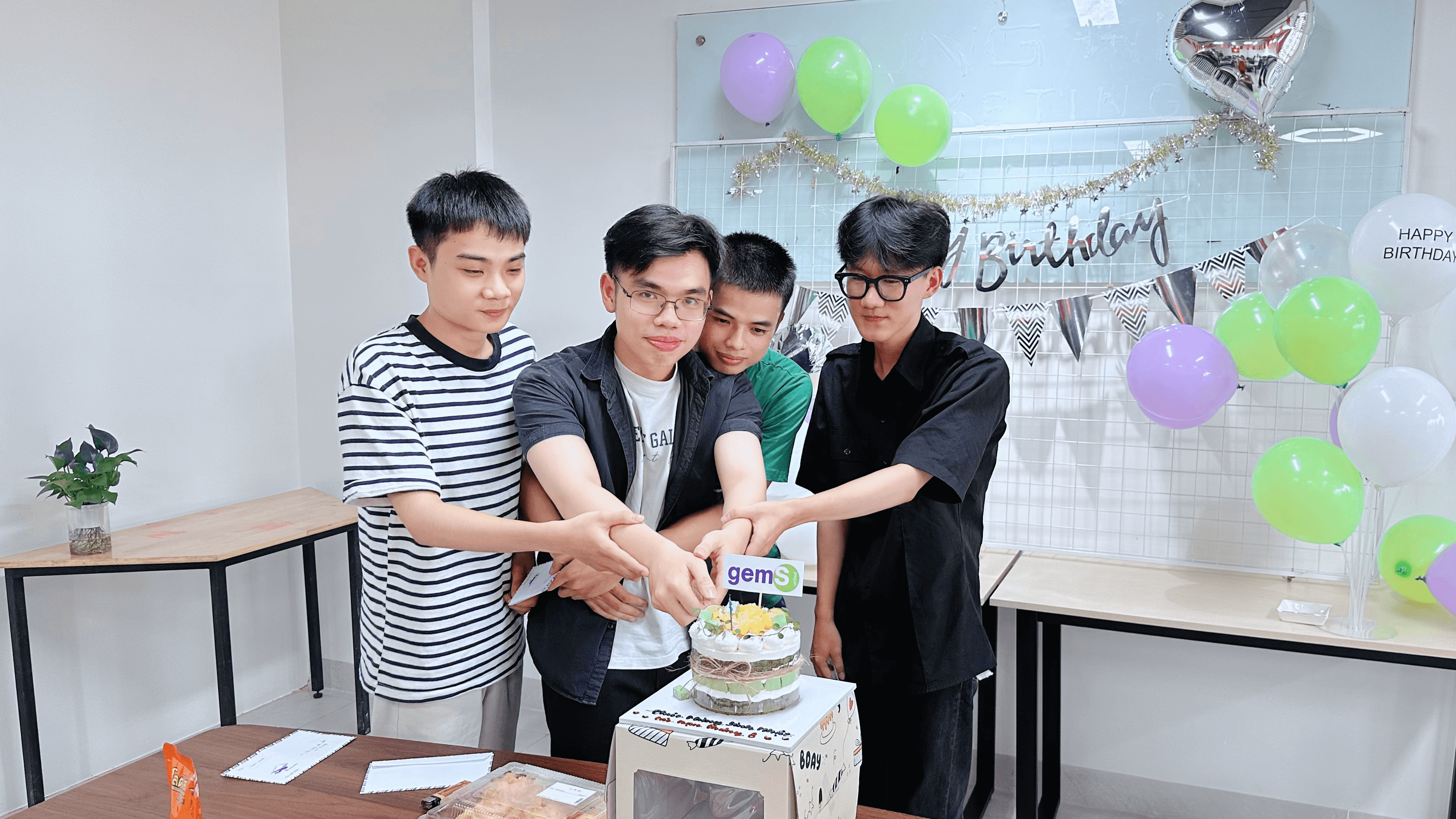 🎉 Sinh nhật tháng 8 – Thêm tuổi mới, thêm niềm vui cùng GEMS! 🎂