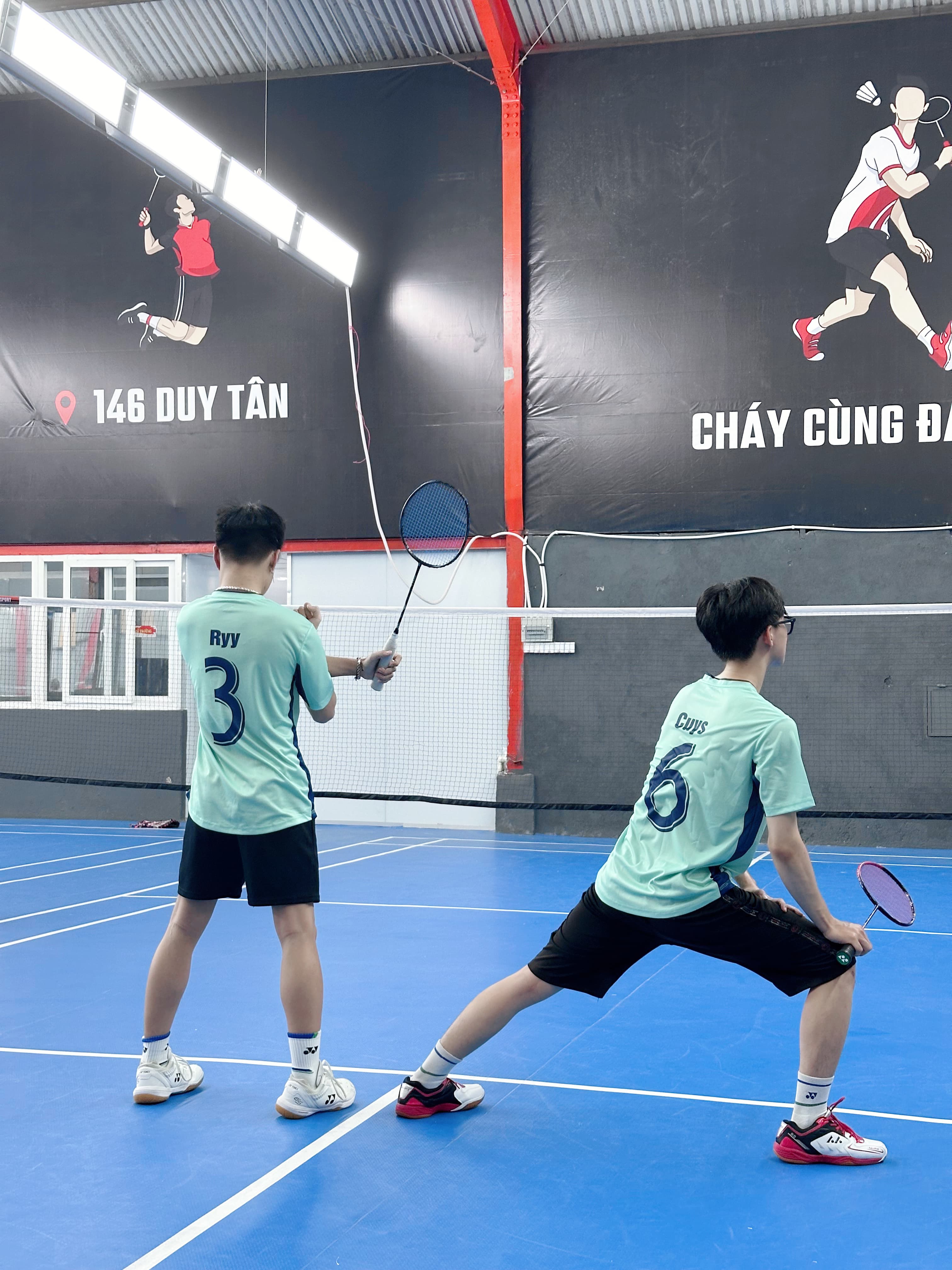 Mấy nay anh em GEMS UNITED lại quẩy hết mình trên sân cầu lông rồi!